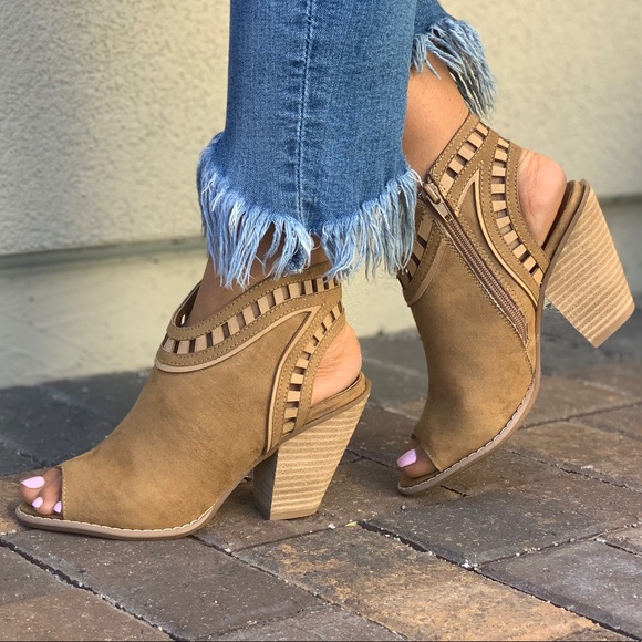 NIB Tan Asymmetrical Peep Toe Cone Heel Sandal - Picture 4 of 8